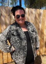 Load image into Gallery viewer, Amber Acid Washed Button Up