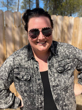 Load image into Gallery viewer, Amber Acid Washed Button Up